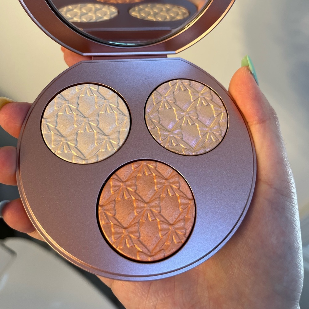 MAC Limited Edition Effervescence Extra Dimension Face Compact